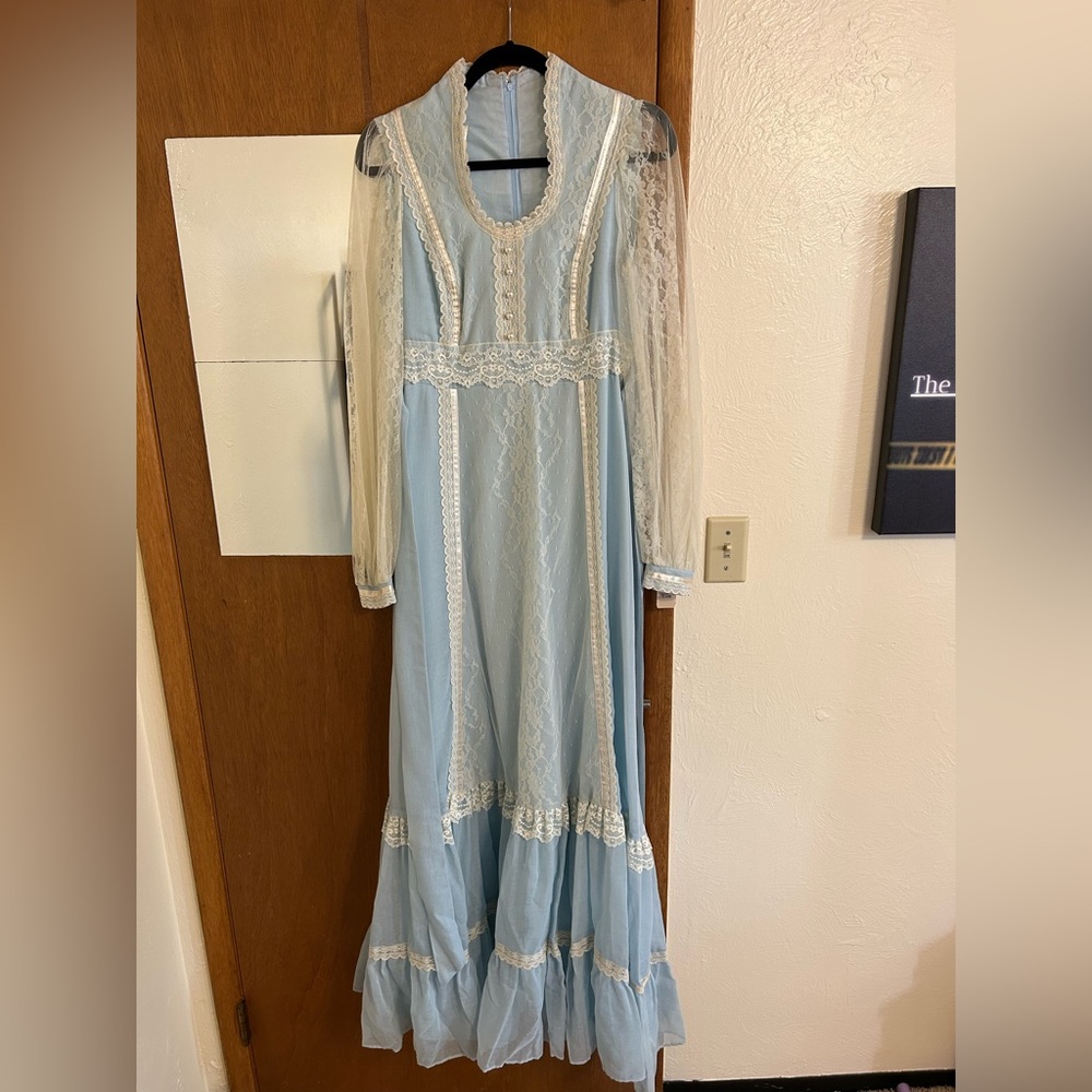 Vintage GUNNE SAX light blue dress with lace detailing. Excellent condition.